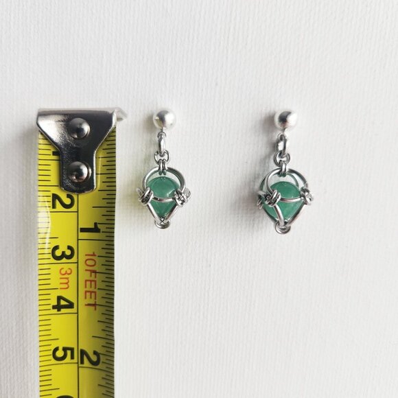 Vintage classic & elegant green aventurine caged pearl and silver earrings - Picture 6 of 7